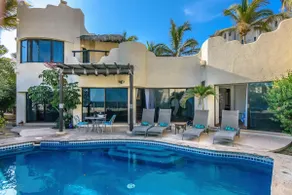 Beachfront, Private Pool, close to Downtown San Jose - Image 2