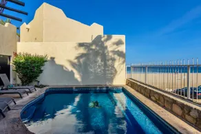 Beachfront, Private Pool, close to Downtown San Jose - Image 3