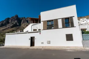 Comfortable, Modern and Spacious House - Image 3