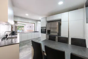 Comfortable, Modern and Spacious House - Image 2
