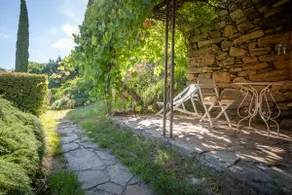 Style, comfort & nature with pool & views - Image 4