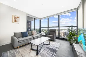 City&Bridge View 2 Bed+Study in Homebush - Image 2