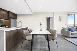 City&Bridge View 2 Bed+Study in Homebush - Image 4