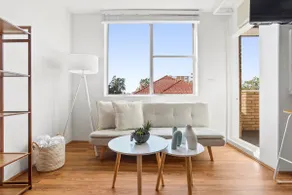 Bondi Studio with Rooftop Pool & Beach Views - Image 5