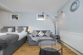 Ealing Manor - 6 beds 3 sofa beds sleeps 9 ppl - Image 4
