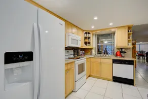 Classic Modern 3-Bedroom Oasis - Image 4