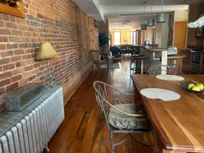 Stunning Mississippi River Loft - Image 5