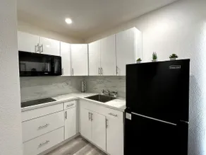 Private Studio close to FIU - Image 3