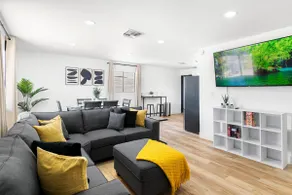 2 Kings • Mini Golf • Jacuzzi • Pet Friendly - Image 2