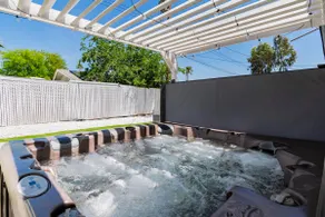 2 Kings • Mini Golf • Jacuzzi • Pet Friendly - Image 3