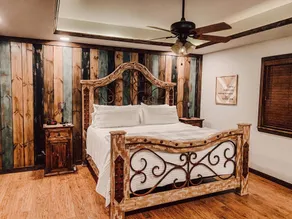 The Rustic Gem!! 3 Bedroom/2 Bath House - Image 2