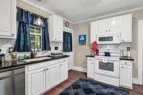 Blue Bungalow 2BR1BA Lexington - Image 3