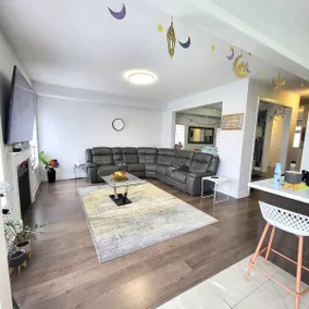 6 Bedroom 5 Bathroom Fully Private House in Angus - Image 3