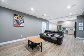 Modern Comfort: Stylish 3-BDR | Private Suite - Image 2