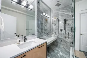 Modern Comfort: Stylish 3-BDR | Private Suite - Image 5