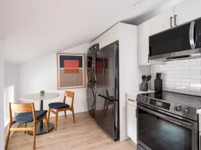 Newly renovated apartment in downtown Saratoga - Image 5