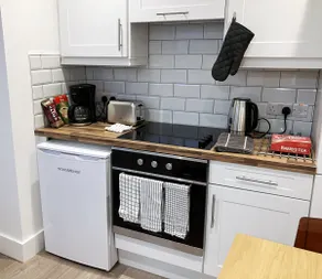 Luxury Town Centre Apartment - Image 5