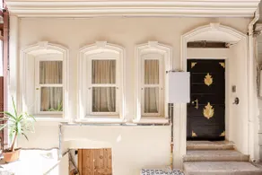 Bijou Studio & Two Beds • Steps from Galata Tower - Image 4