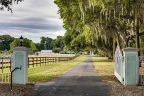 Charming farm ~5 bedroms + pool + stables near WEC - Image 2