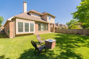 Bright 4 bdr w BIG backyard & Fire Pit! - Image 3