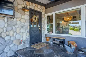 Spacious open floor with amazing Panoramic view - Image 3