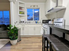 1BR Apt 1 min to Downtown - Image 2