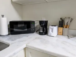 1BR Apt 1 min to Downtown - Image 3