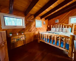 Hideaway Pond cozy cabin for two - Image 3