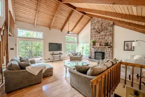 Pocono Chalet Home Mountain Lake Side/HotTub/Games - Image 4