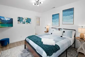 Beach Bungalow in Long Beach 2B1B+Parking - Image 2