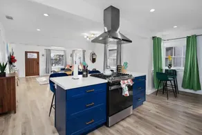 Beach Bungalow in Long Beach 2B1B+Parking - Image 3