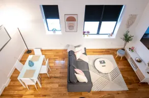 Classic! Loft King Bed ! Free Parking! 30 min NYC! - Image 4