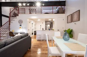 Classic! Loft King Bed ! Free Parking! 30 min NYC! - Image 2