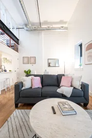 Classic! Loft King Bed ! Free Parking! 30 min NYC! - Image 5
