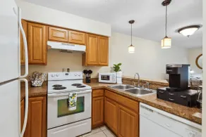 Free Parking-ONLY 3 min to UF, Downtown & Midtown! - Image 2