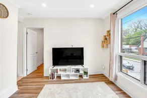 Cozy 2BR Home with Workspace | Toronto Retreat - Image 3
