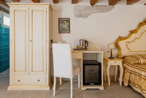 Ca'Leone -room with patio and en-suite bathroom - Image 3