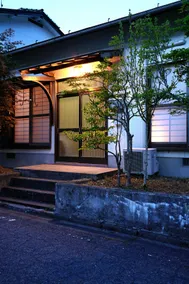 Traditional Japanese House near Okunoin Cemetery - Image 5