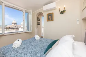 Penthouse with Terrace in the Heart of Rome - Image 2