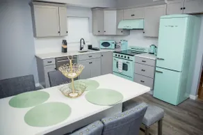 NEW Luxury apartment near Boston - Image 3