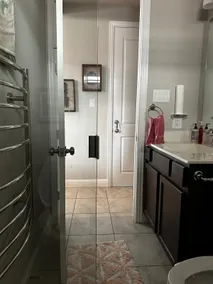 Clean, Cozy Apartment with Private Entrance - Image 5