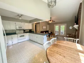 Hyco Hills Hideaway,close to VIR,fast WiFi,HOT TUB - Image 3