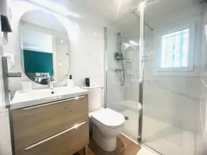 Cozy Maisonette by the Train Station with Courtyard & Air Conditioning - Image 4
