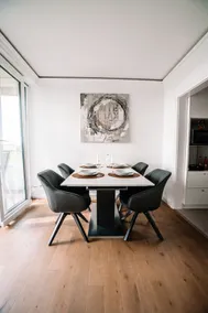 Lakeview Design Apartment - Image 5