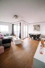 Lakeview Design Apartment - Image 3