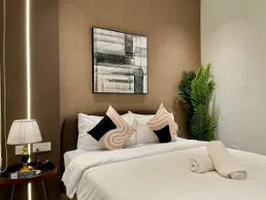 Lovely Modern Home • 12 Pax @ Mount Austin JB - Image 4