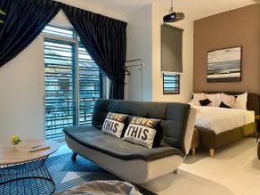 Lovely Modern Home • 12 Pax @ Mount Austin JB - Image 2