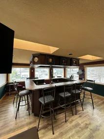 Spacious 4 Bedroom Apartment - Image 2