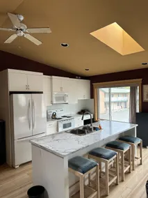 Spacious 4 Bedroom Apartment - Image 5