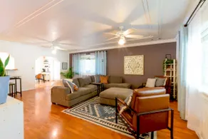 Full top floor guest house! - Image 3